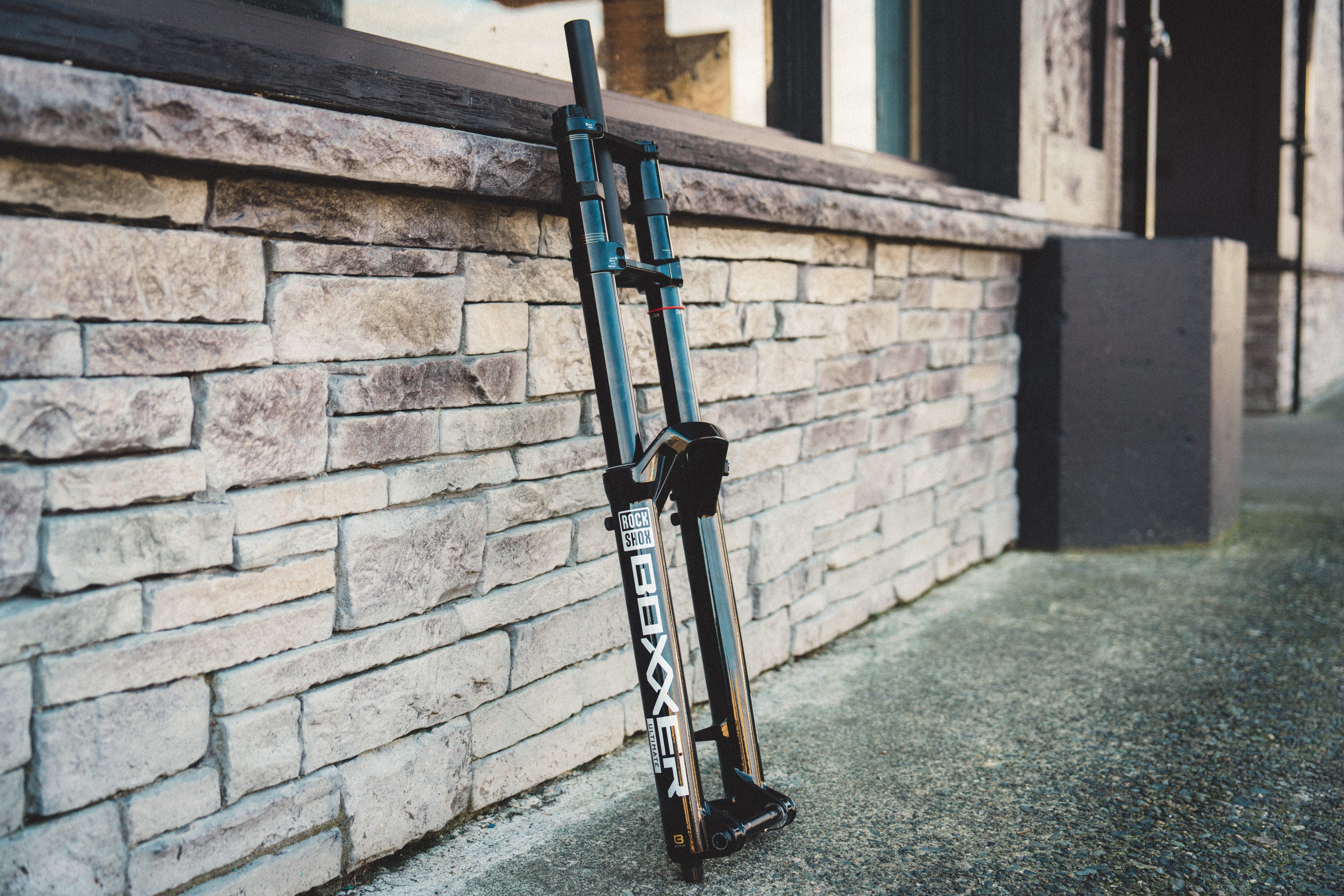 RockShox BoXXer Ultimate D1 Fork, 29'', DebonAir+ W/ButterCups, 200mm, 1-1/8'', 20x110mm Boost TA, Rake: 52mm, Black