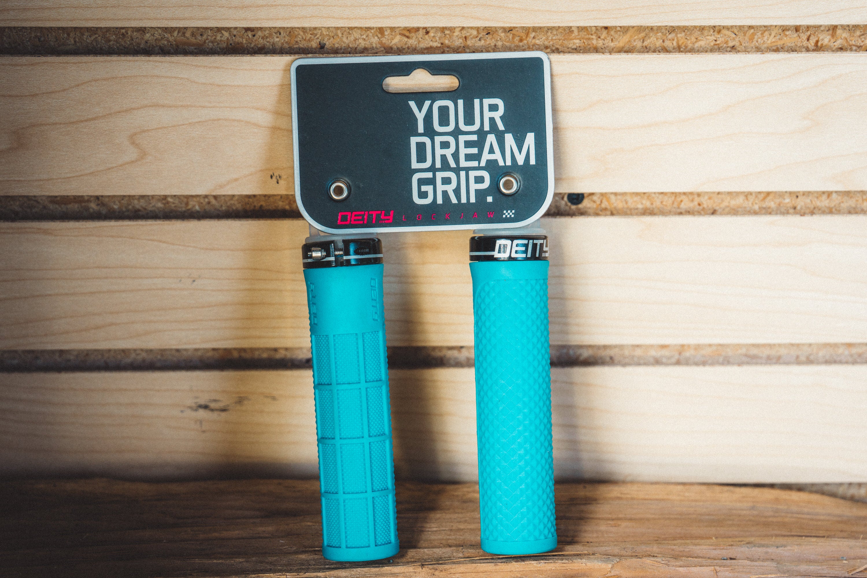 Deity Lockjaw Grips