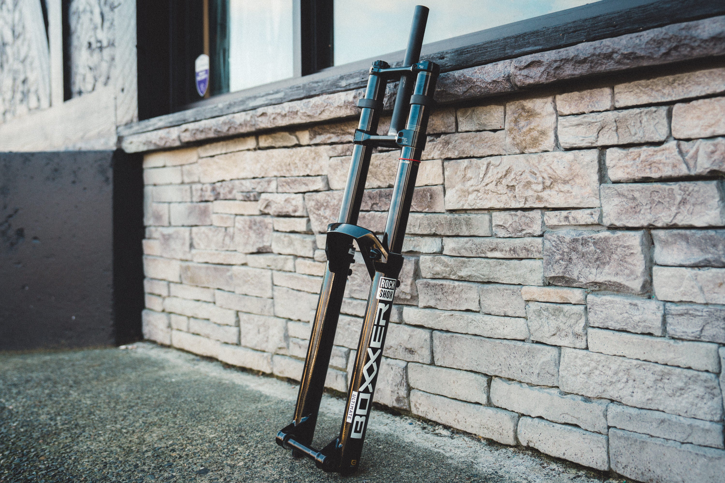 RockShox BoXXer Ultimate D1 Fork, 29'', DebonAir+ W/ButterCups, 200mm, 1-1/8'', 20x110mm Boost TA, Rake: 52mm, Black
