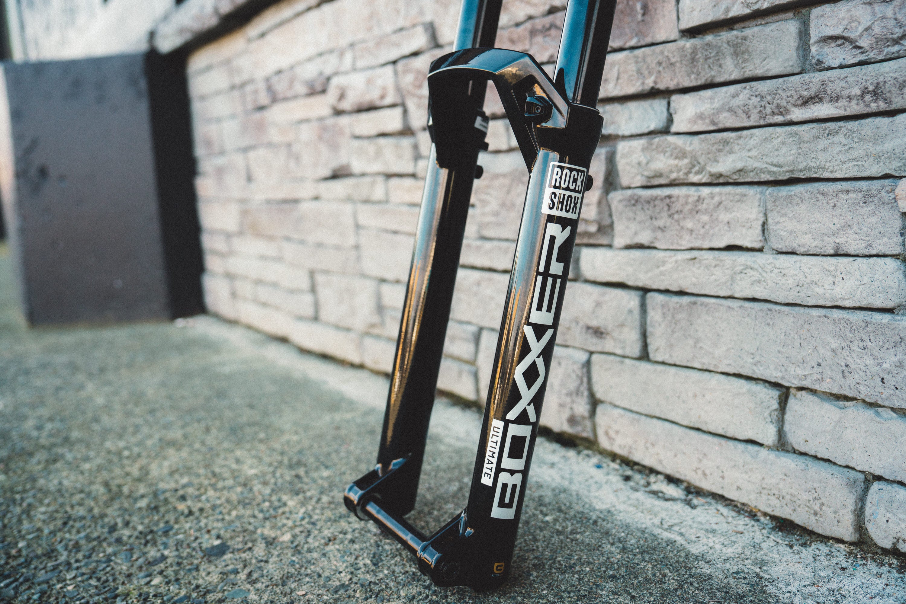 RockShox BoXXer Ultimate D1 Fork, 29'', DebonAir+ W/ButterCups, 200mm, 1-1/8'', 20x110mm Boost TA, Rake: 52mm, Black