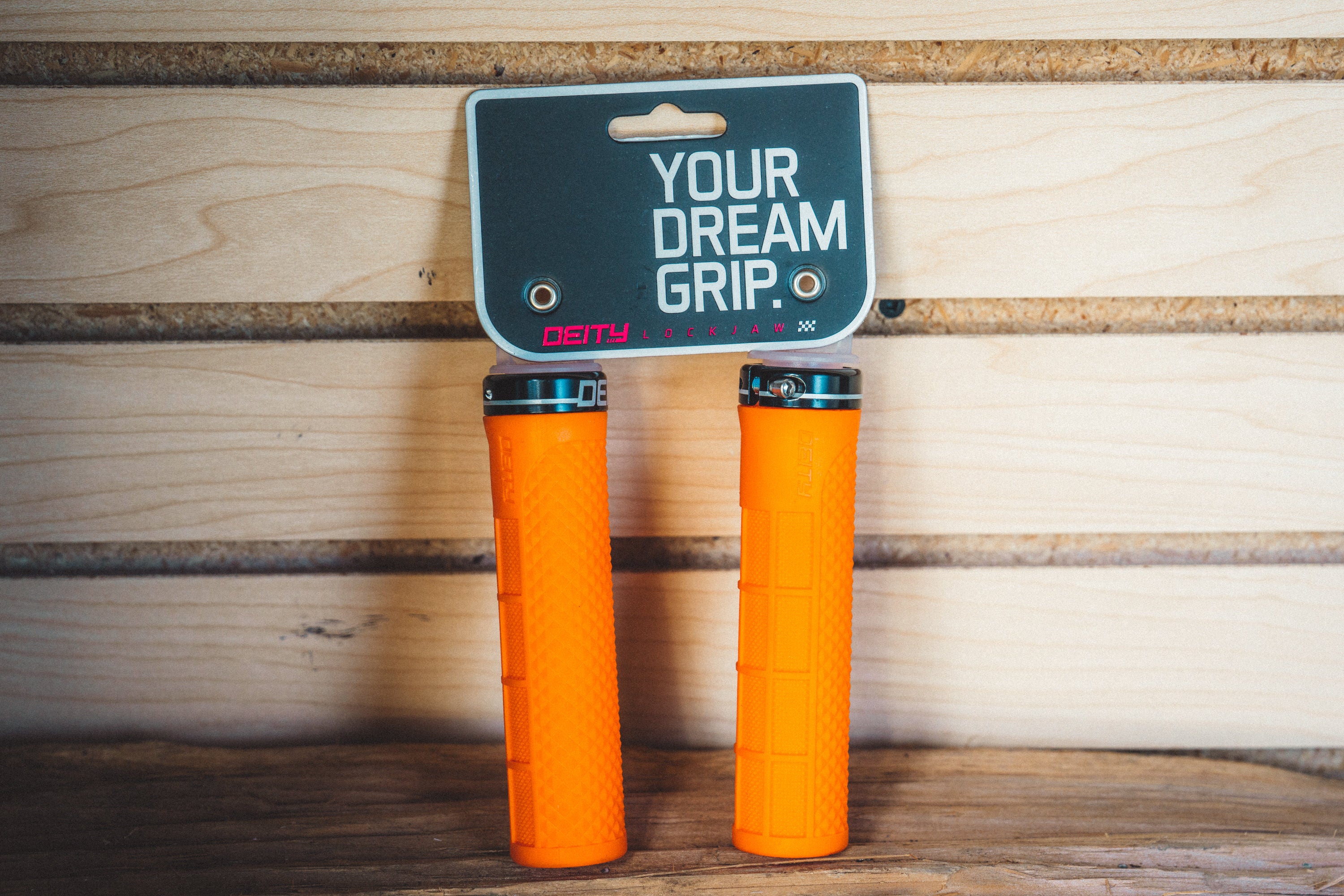 Deity Lockjaw Grips