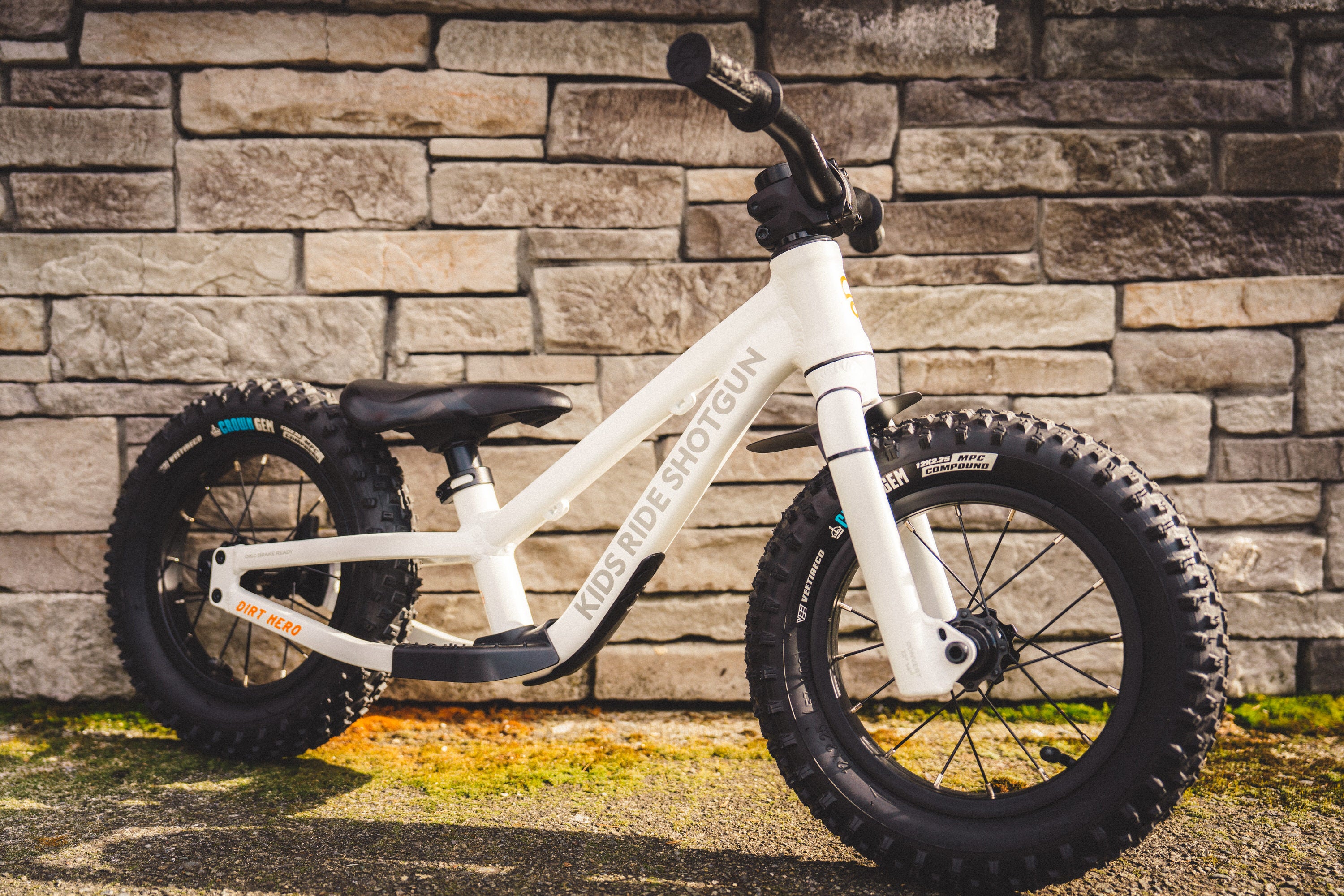 Kids Ride Shotgun Dirt Hero 12'' Push Bike 12-1/2'' - w/ Brake - White