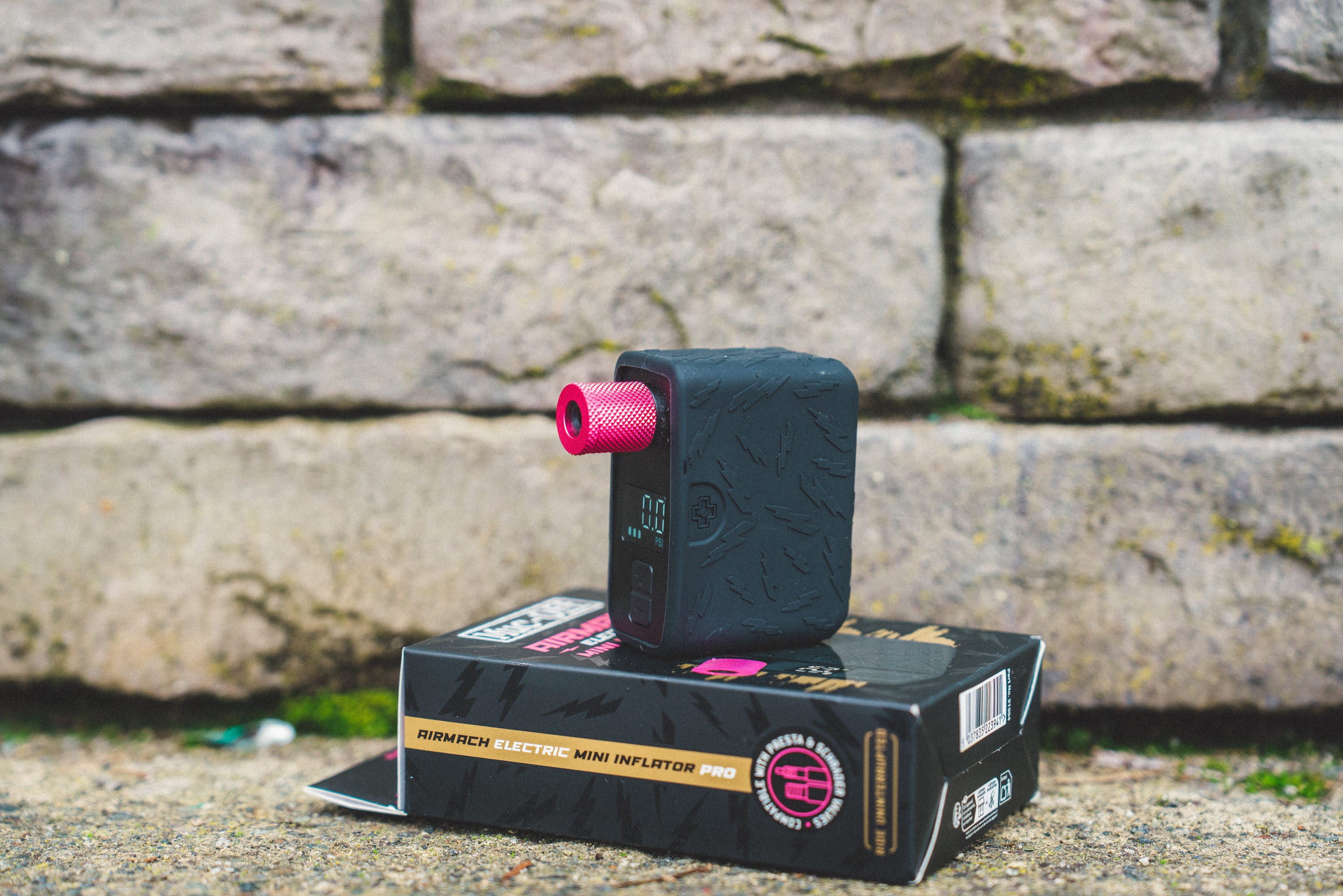 Muc-Off Airmach Electric Mini Inflator Pro 100psi Pump